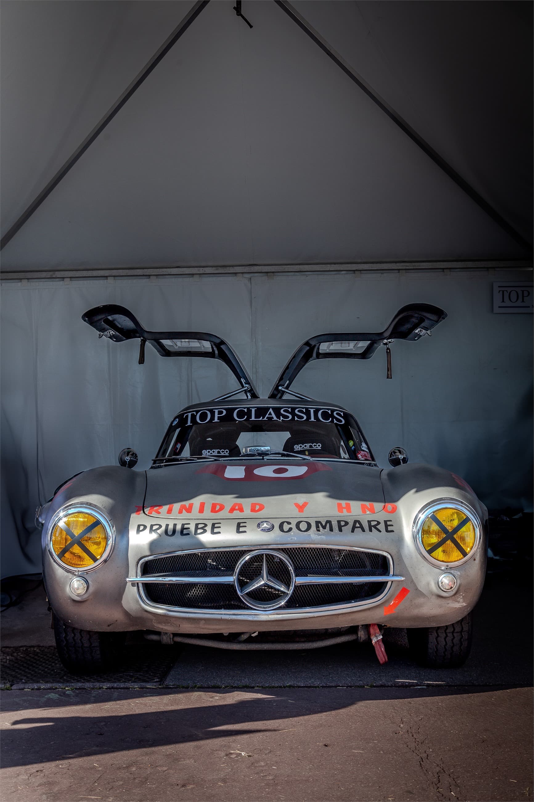 Automotive detail photograph from Louis-Esteban Mecky's portfolio.