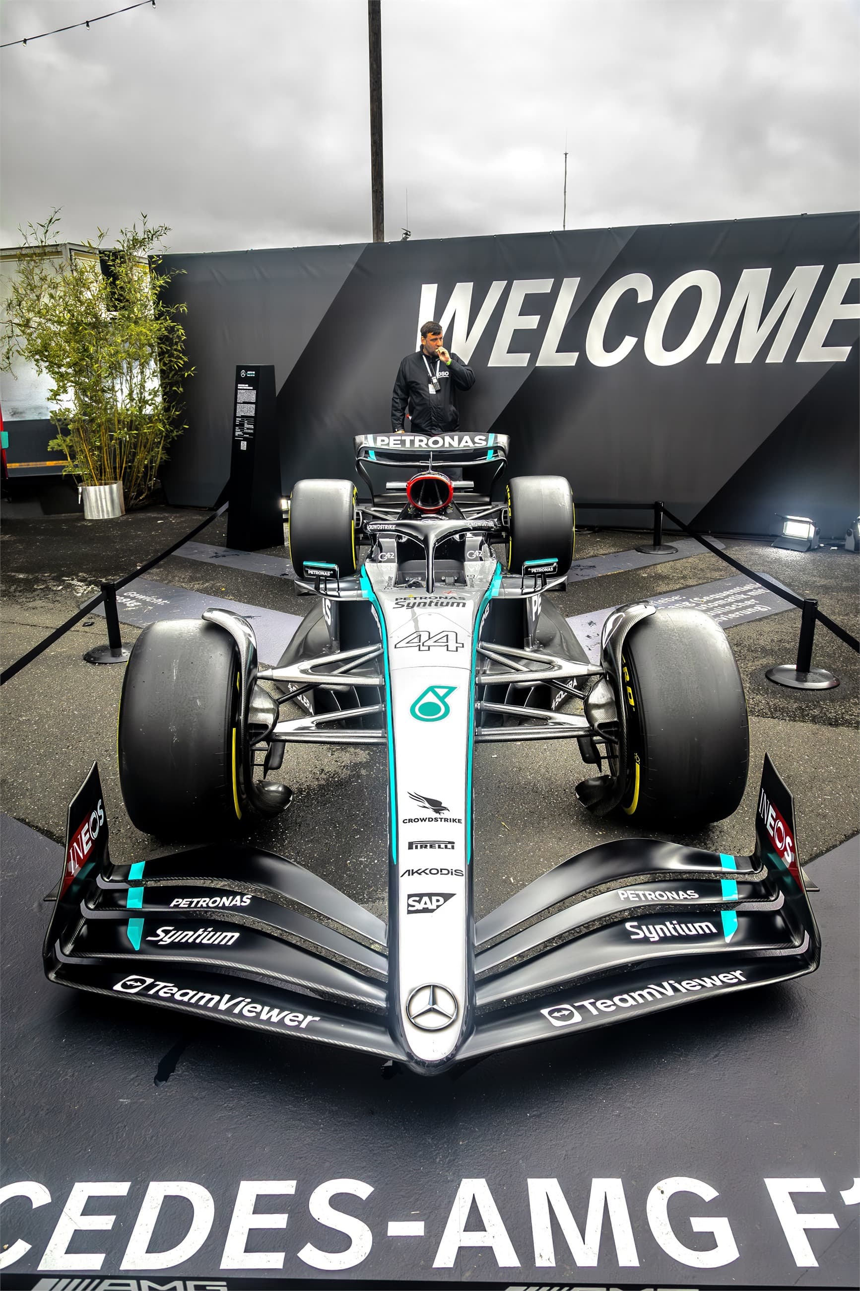 Automotive detail photograph from Louis-Esteban Mecky's portfolio.